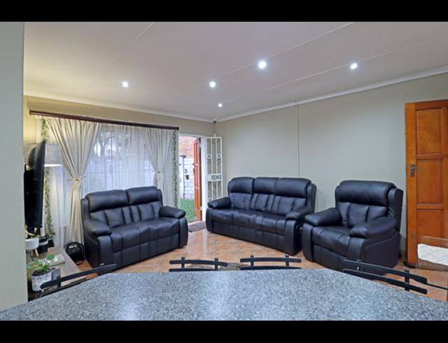 2 BEDROOM HOUSE FOR SALE IN ZWARTKOP